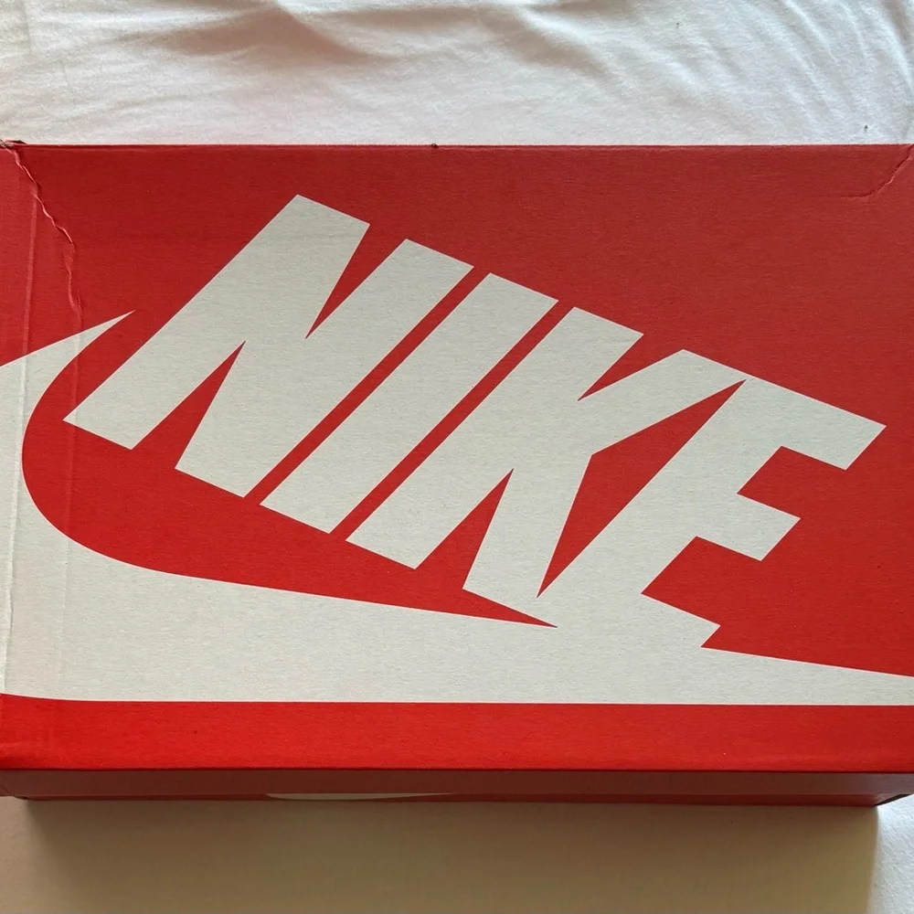 Nike Black and Gray Athletic Shoes - Picture 3 of 10